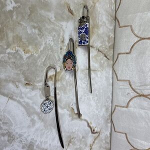 VINTAGE Enamel Asian Bookmark Book Hook Metal Silver Tone Set